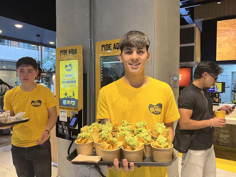 Fotos sociales del lanzamientos de las Michedas en Tommy Beans, Enero 2026