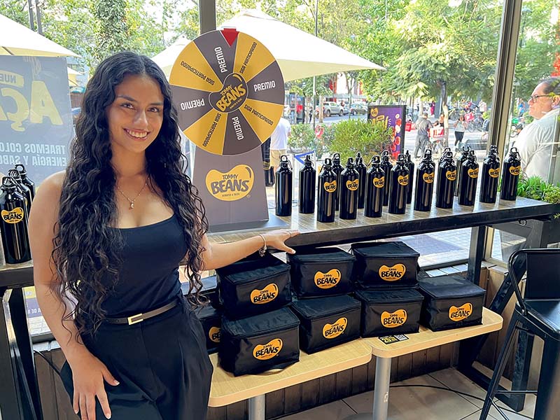 Fotos sociales del lanzamientos de las Michedas en Tommy Beans, Enero 2026