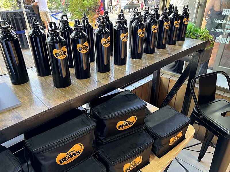 Fotos sociales del lanzamientos de las Michedas en Tommy Beans, Enero 2026