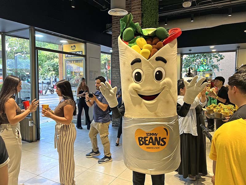 Fotos sociales del lanzamientos de las Michedas en Tommy Beans, Enero 2026