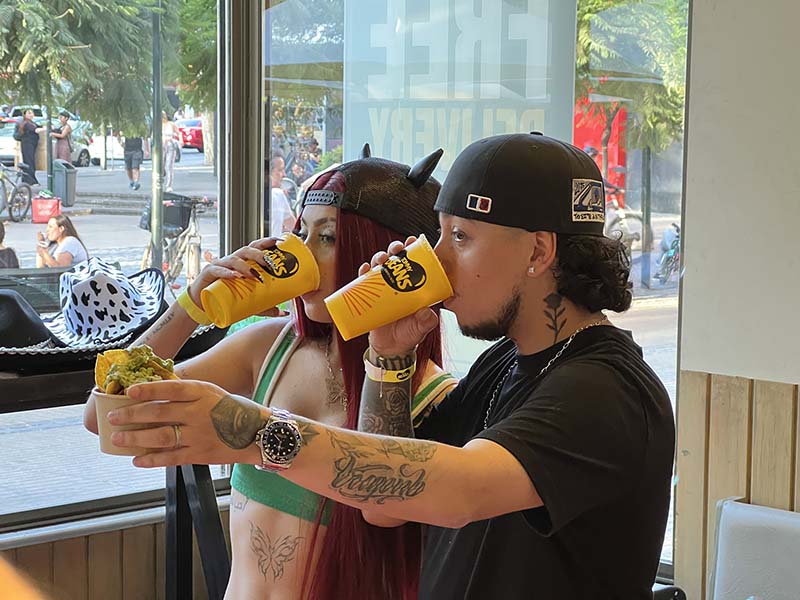 Fotos sociales del lanzamientos de las Michedas en Tommy Beans, Enero 2026