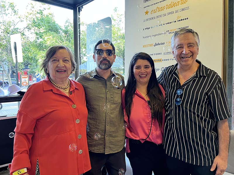 Fotos sociales del lanzamientos de las Michedas en Tommy Beans, Enero 2026