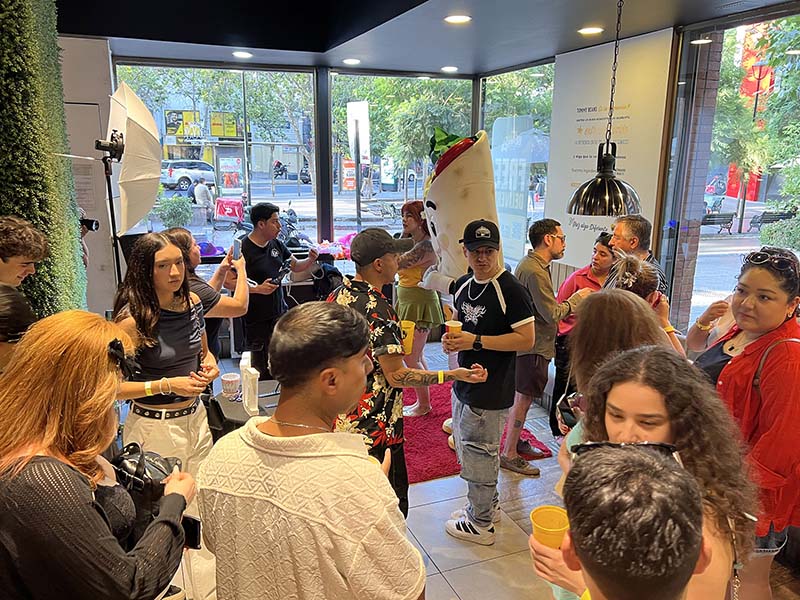 Fotos sociales del lanzamientos de las Michedas en Tommy Beans, Enero 2026