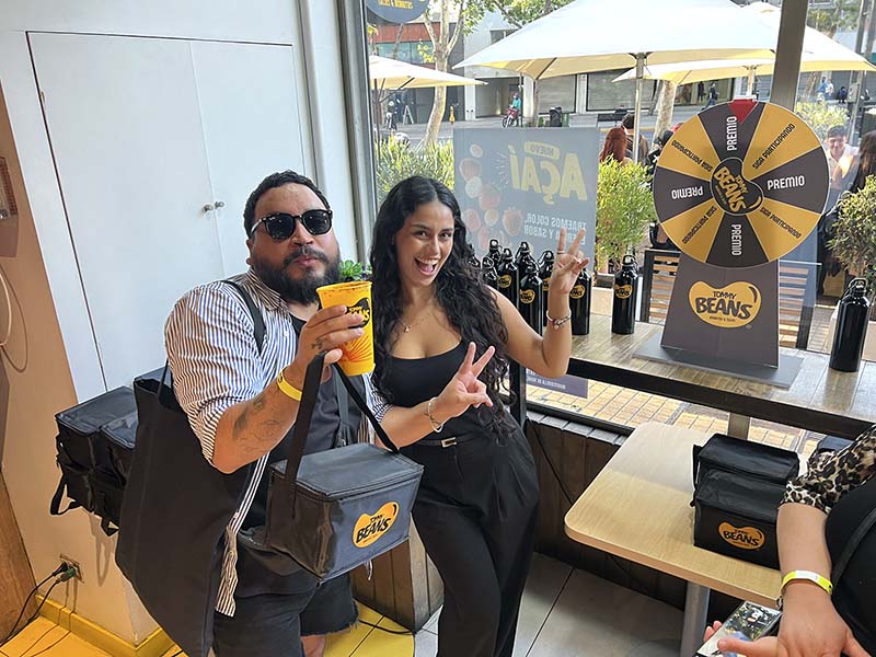 Fotos sociales del lanzamientos de las Michedas en Tommy Beans, Enero 2026