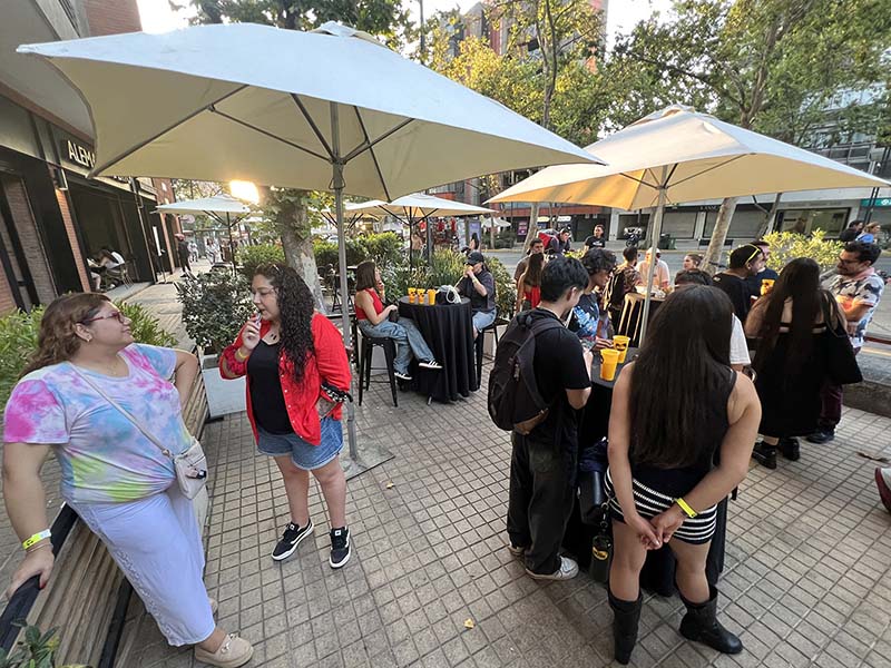 Fotos sociales del lanzamientos de las Michedas en Tommy Beans, Enero 2026