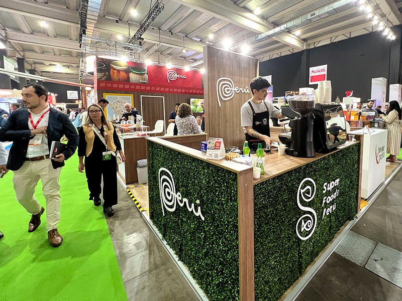 Fotos de la feria Food Service 2025, los Premio Fuego y el Almuerzo de la Fegach