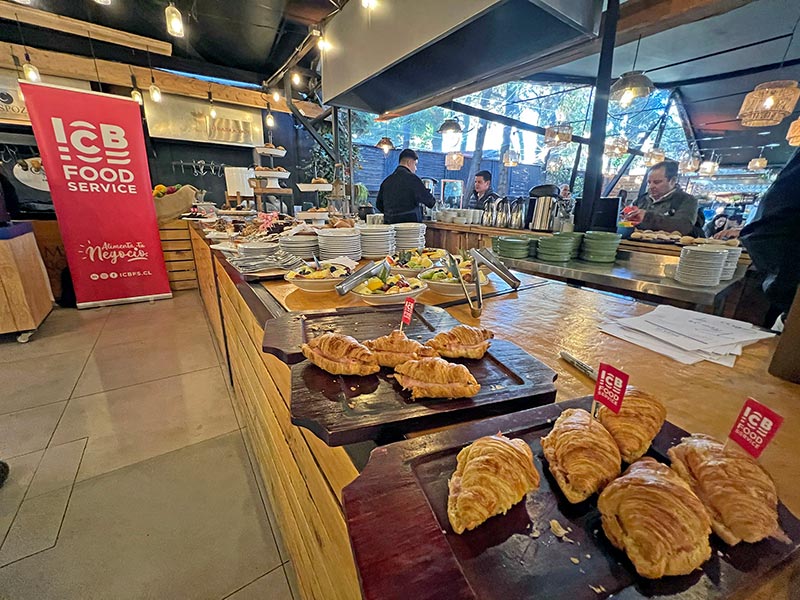 El desayuno y bufet con los productos de ICB